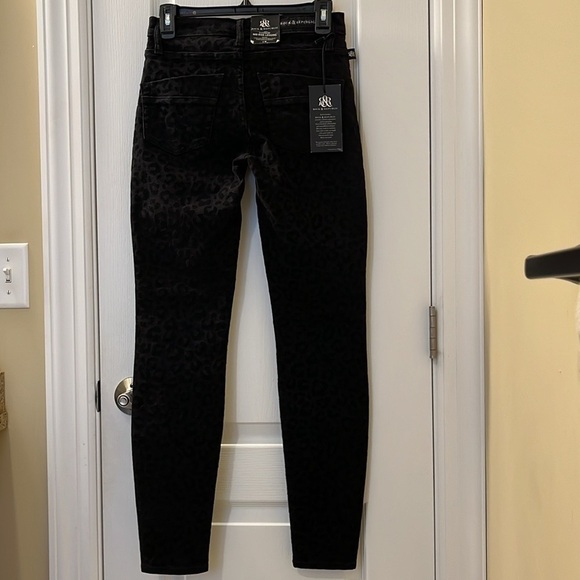 🆕 Rock & Republic Kashmiere Black Leopard Flocked Mid-Rise Legging-IRREGULAR - Picture 3 of 13